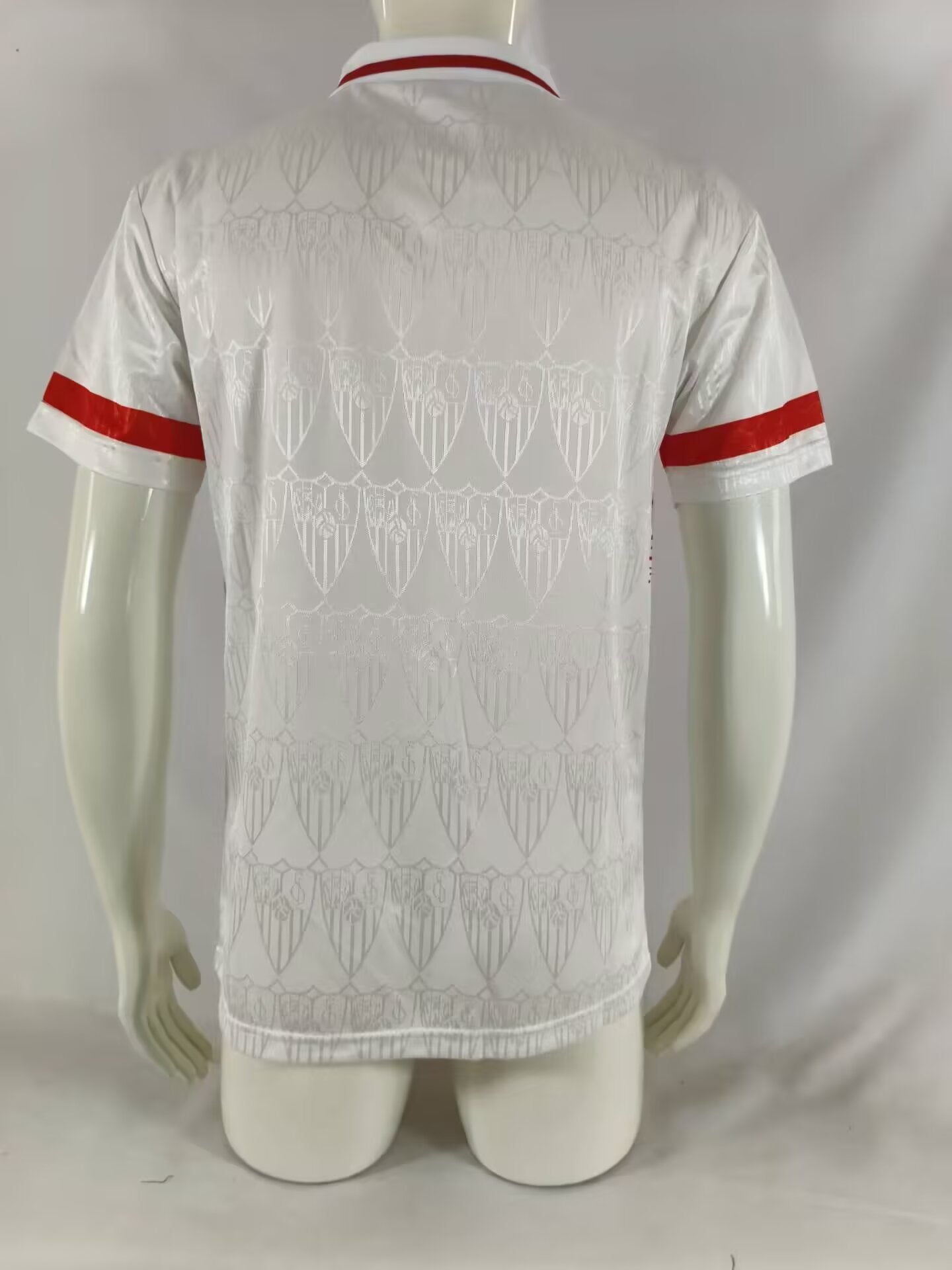 Sevilla FC 1992–93 — Camiseta home Sport R blanca (gráfico rojo “salpicado”)