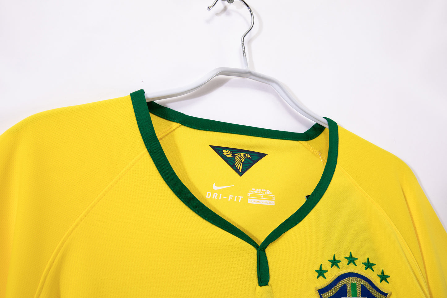 Camiseta Brasil Nike Local 2012/13 – Amarilla con cuello “notch” verde (Dri-FIT)