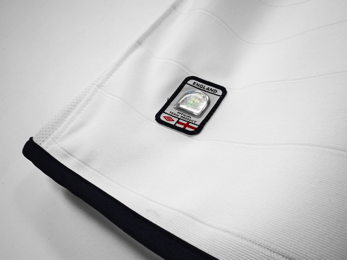 Camiseta Inglaterra Umbro Local 2001–2003 – Blanca con paneles rojos (Mundial 2002)