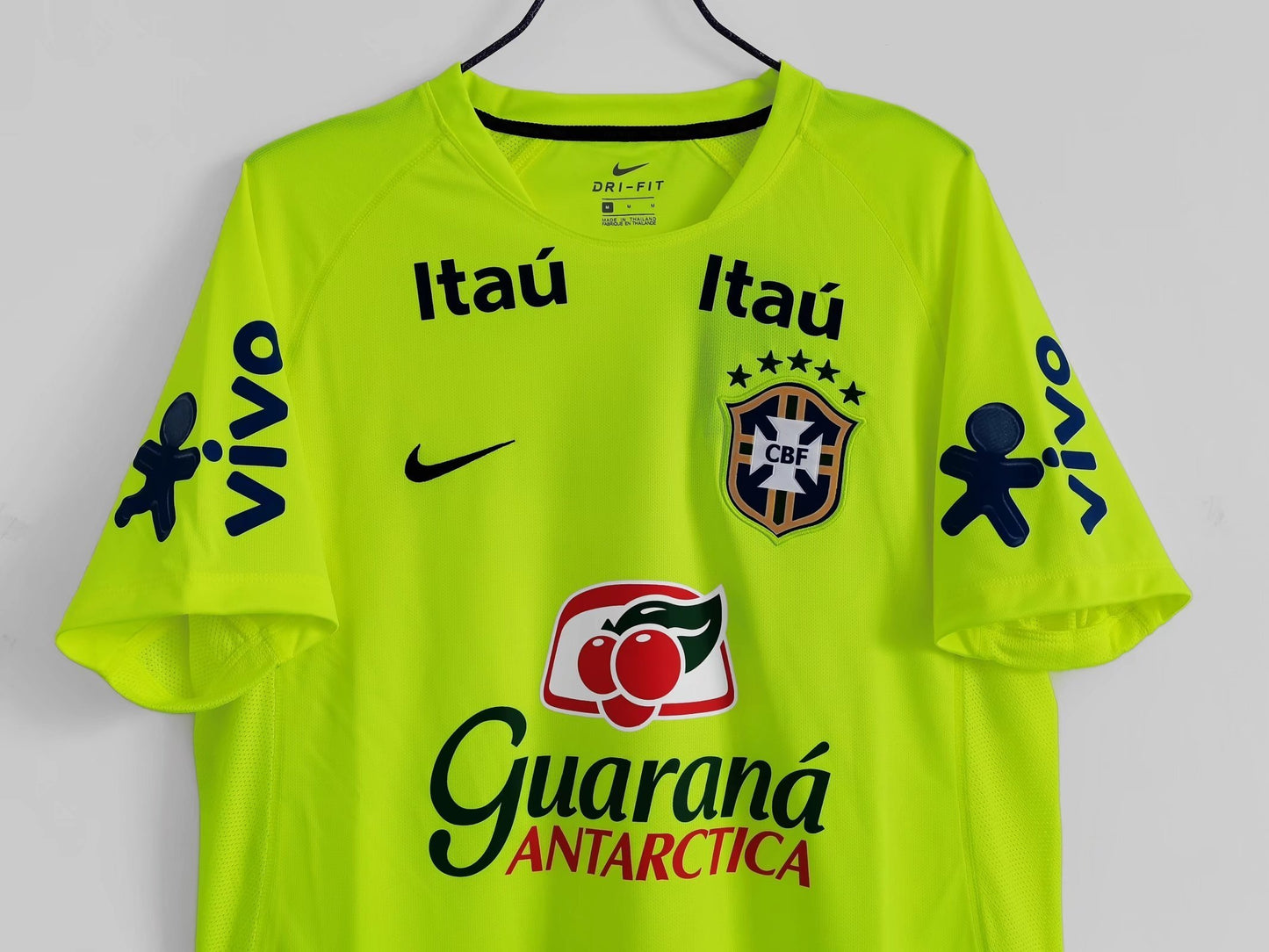 Brasil Nike — Training 2014-15 Amarillo Volt | Guaraná Antarctica, Itaú & Vivo