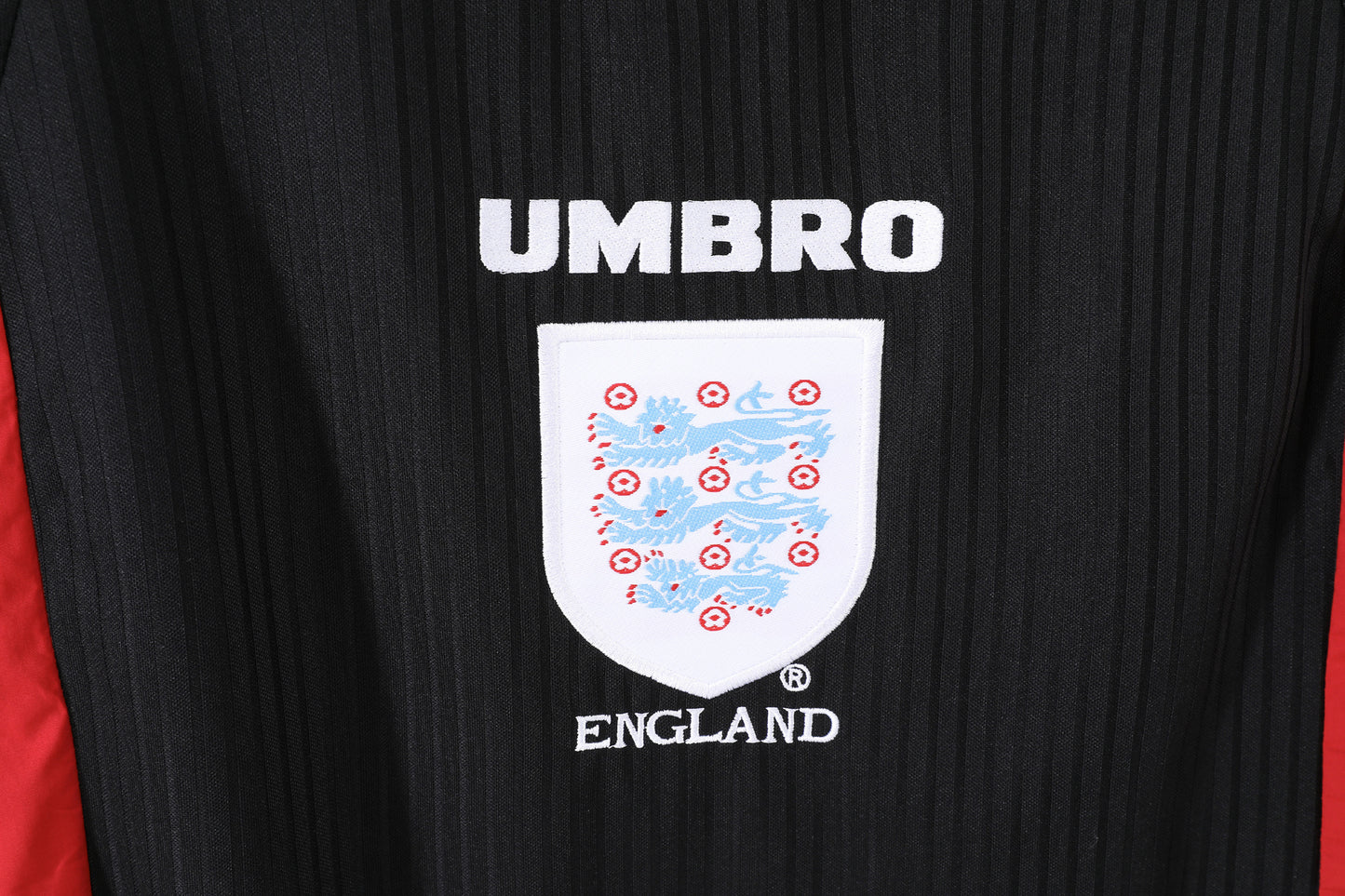 Inglaterra 1998–2000 Training/Pre-Match (Negra) – Umbro
