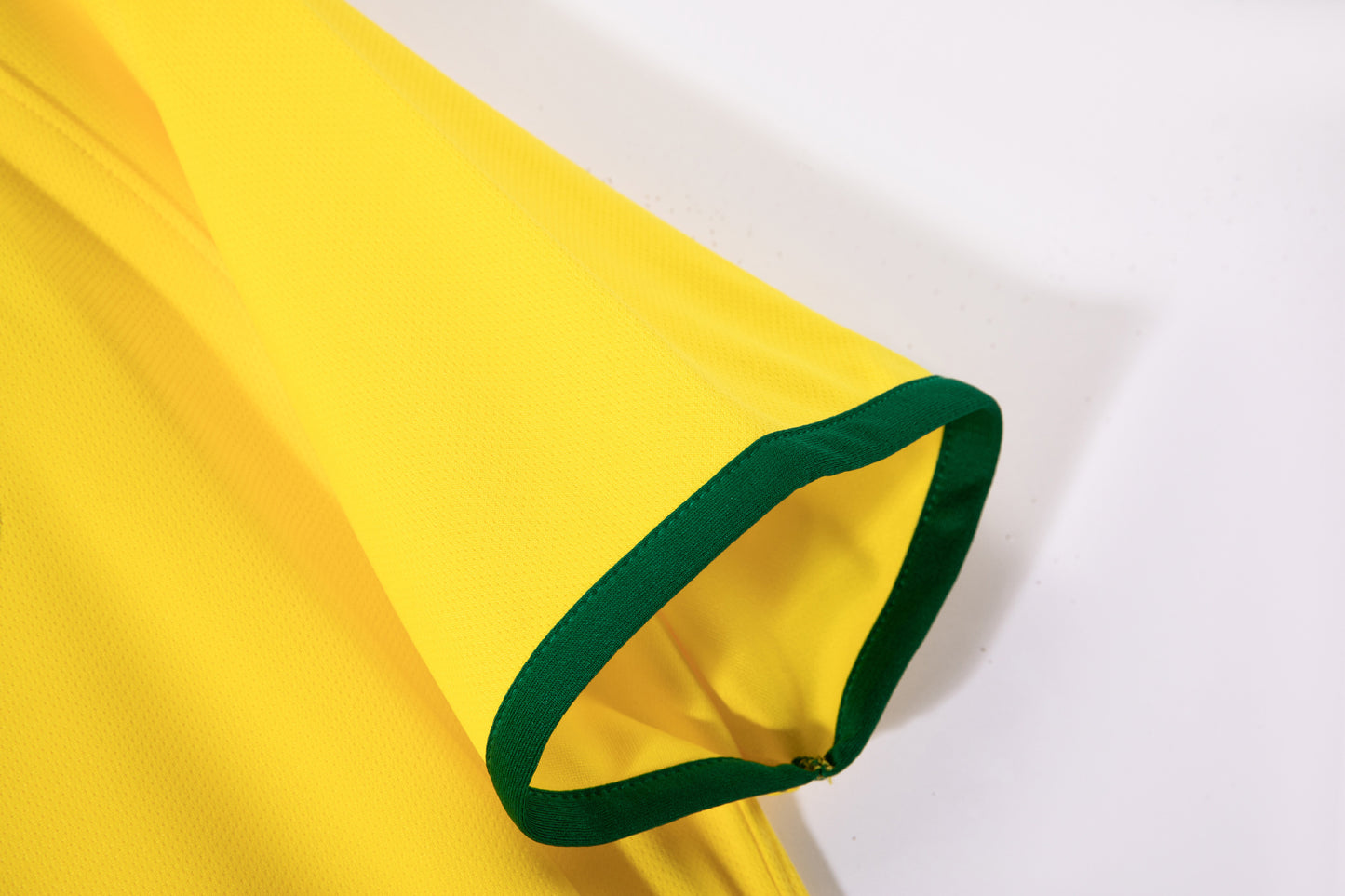 Camiseta Brasil Nike Local 2012/13 – Amarilla con cuello “notch” verde (Dri-FIT)