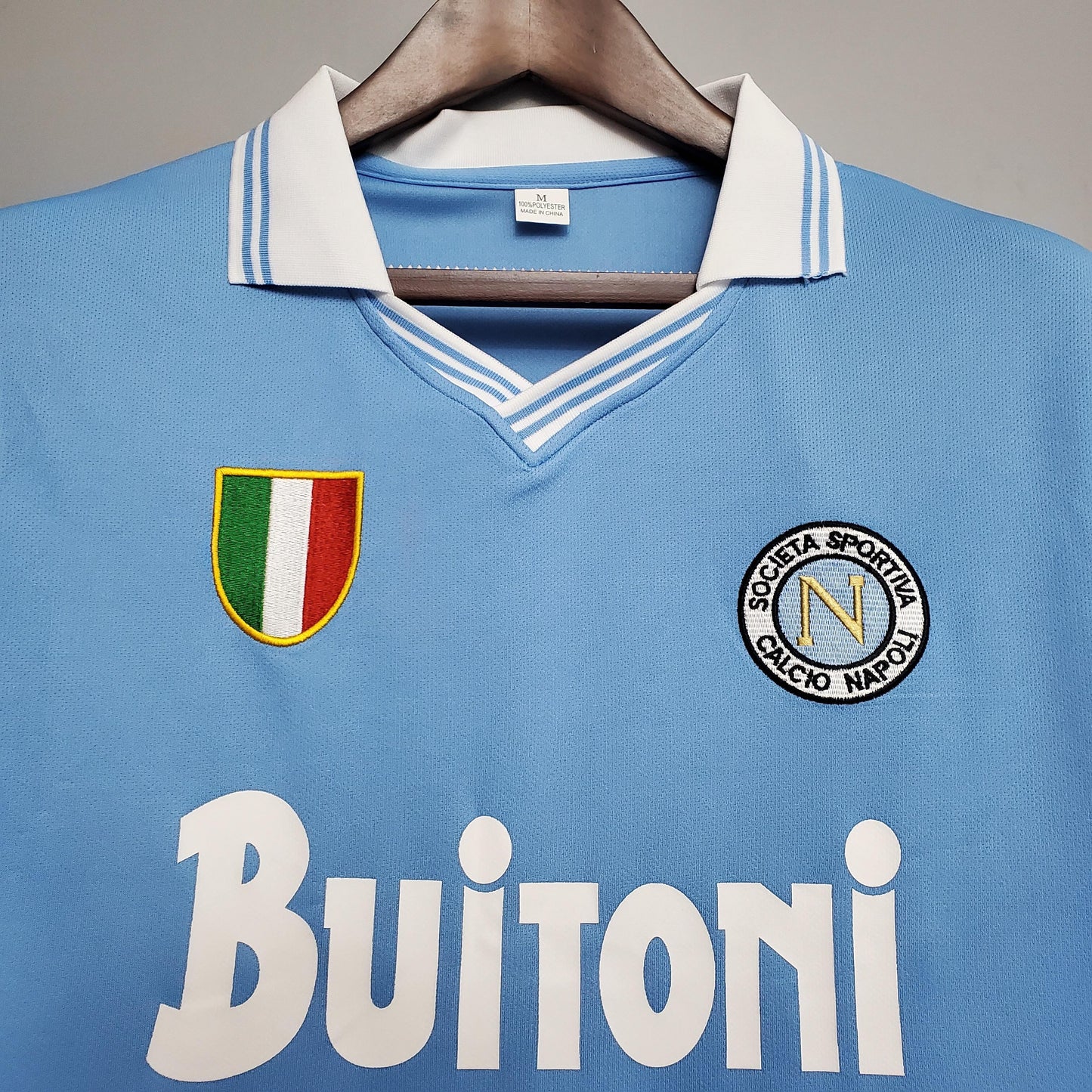 SSC Napoli “Buitoni” Scudetto 1987–88 — Camiseta home celeste (cuello blanco)