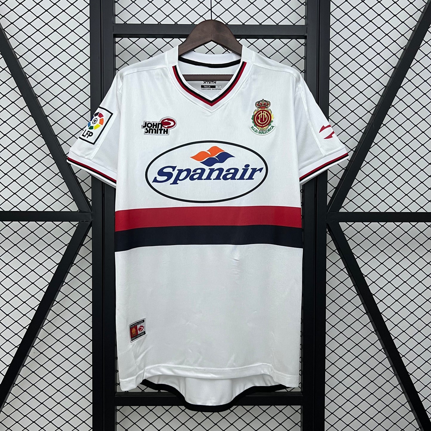 RCD Mallorca “Spanair” 2000–02 — Camiseta away John Smith blanca (franja rojo/negro)