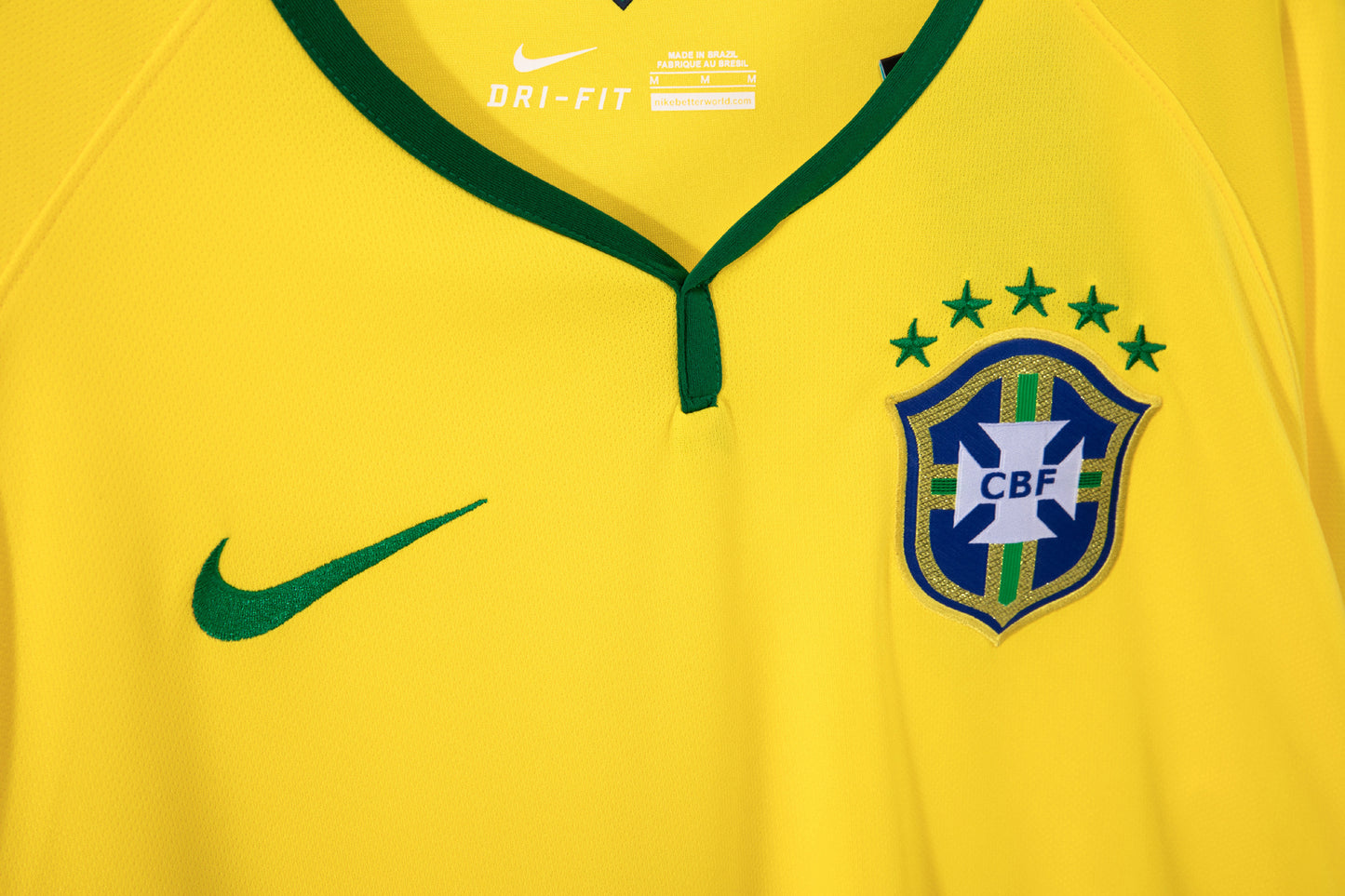 Camiseta Brasil Nike Local 2012/13 – Amarilla con cuello “notch” verde (Dri-FIT)