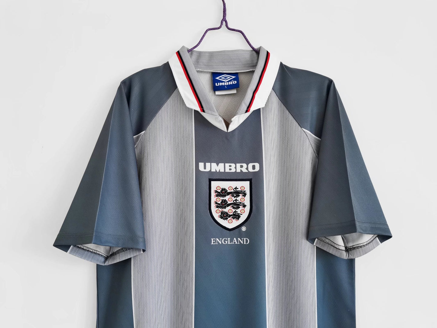 Camiseta Inglaterra 1999–00 Training Gris/Azul – Umbro (Era Euro 2000, Beckham & Owen)