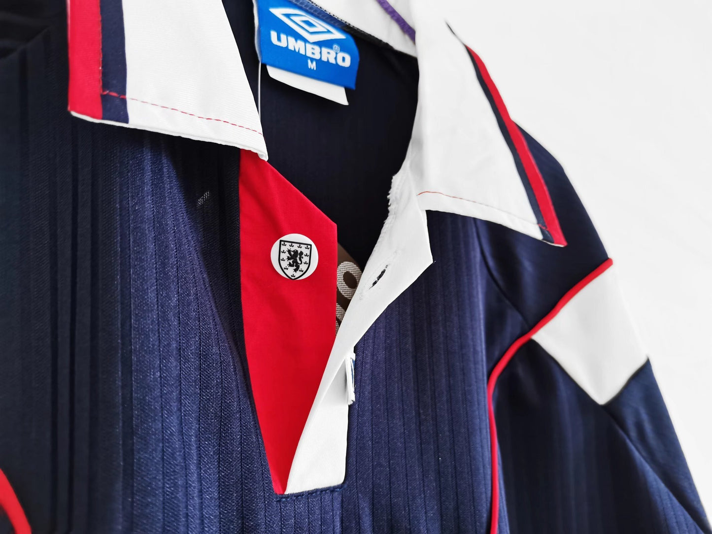 Camiseta Escocia 1999-01 Home Azul Marino – Umbro (play-off vs. Inglaterra, Collins & Hutchison)