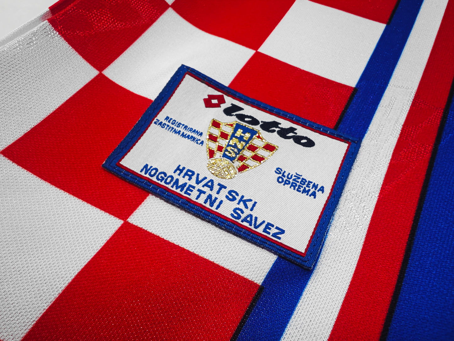 Camiseta Croacia Lotto Away 1998 – Azul con damero lateral (Francia ’98, era Šuker/Boban)