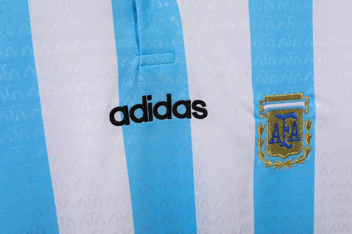 Camiseta Argentina adidas Local 1991–1993 – Rayas Celeste/Blanco – Cuello Polo