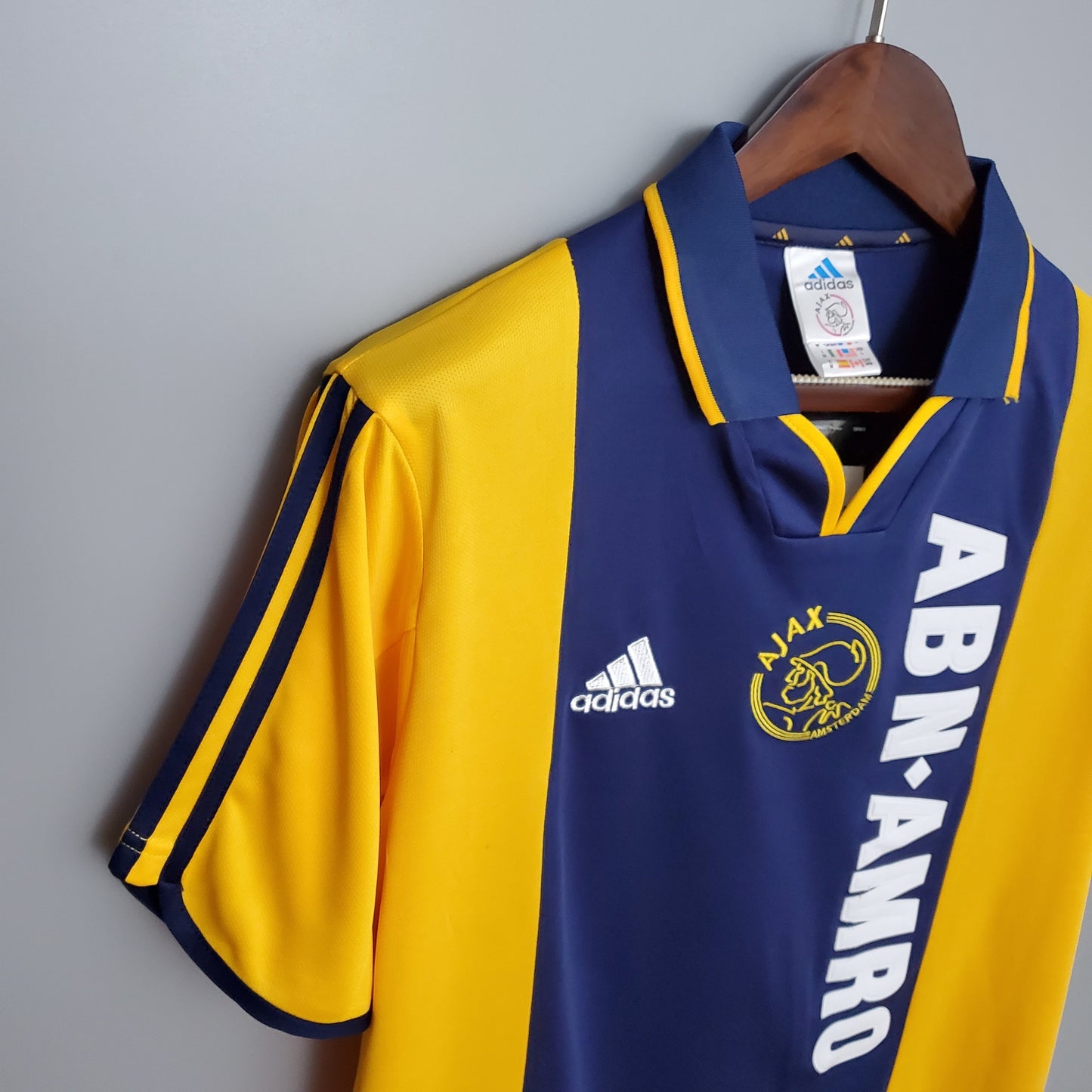 Ajax “ABN-AMRO” 2000–01 — Camiseta away Adidas amarilla/azul (cuello polo)