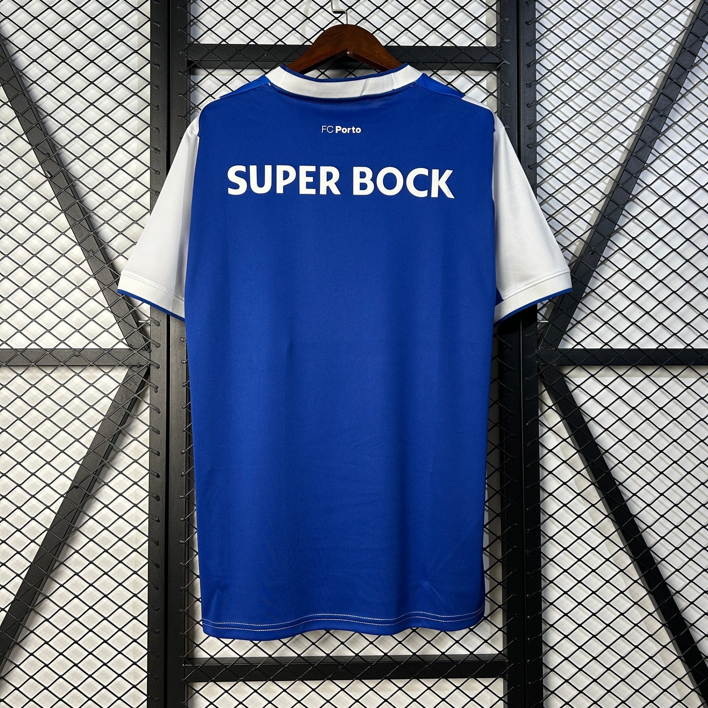 FC Porto “MEO” 2015–16 — Camiseta home New Balance a rayas azul/blanco