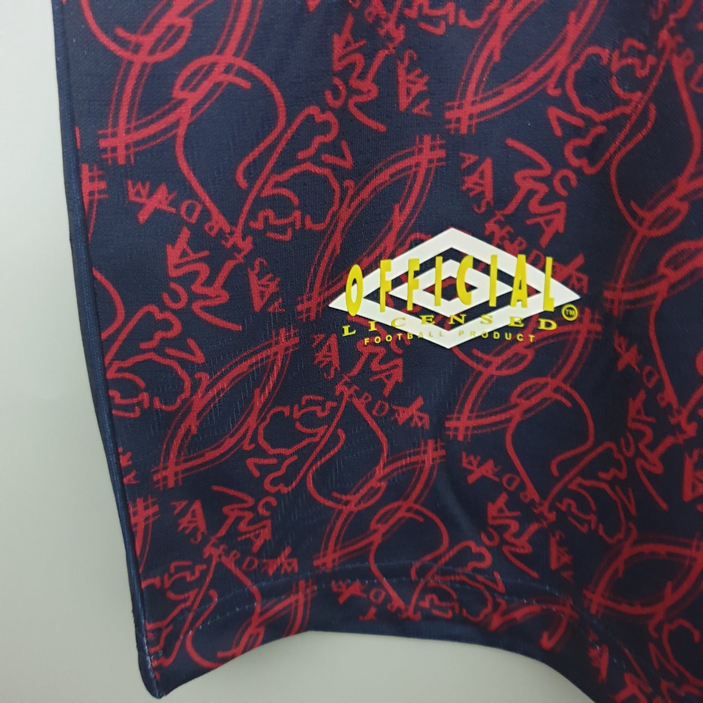 Ajax “ABN-AMRO” 1994–96 — Camiseta away Umbro azul marino (patrón rojo)