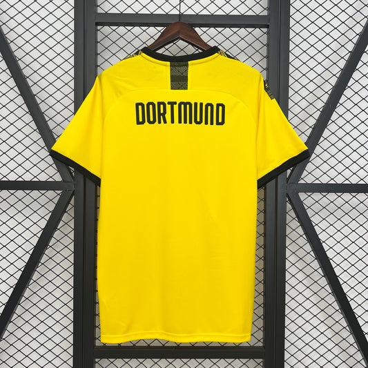 Borussia Dortmund 2017–18 — Camiseta home Puma amarilla (“DORTMUND” en la espalda)
