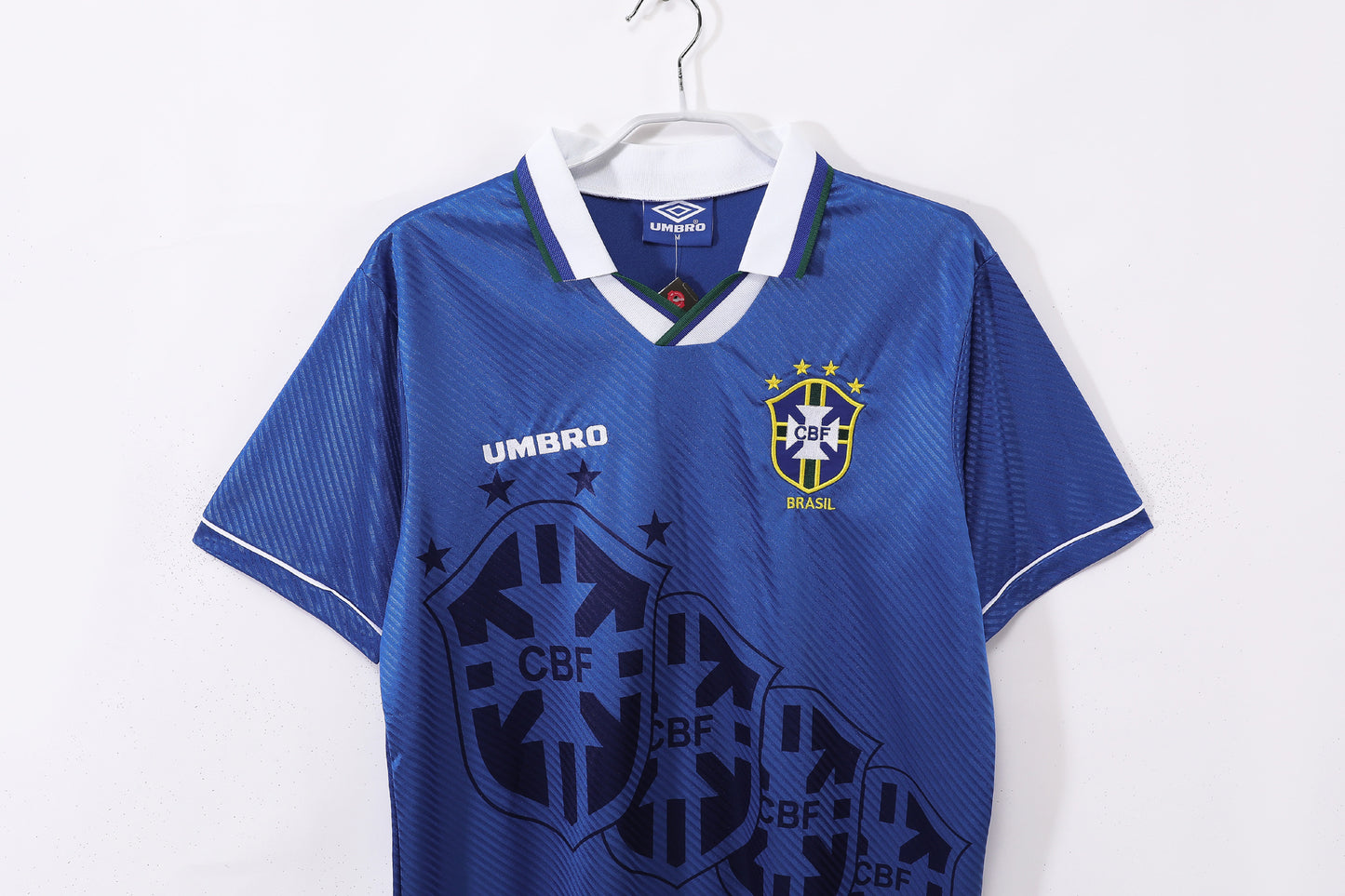 Camiseta Brasil Umbro Visitante 1994–1996 – Azul con grandes escudos CBF (4 estrellas)