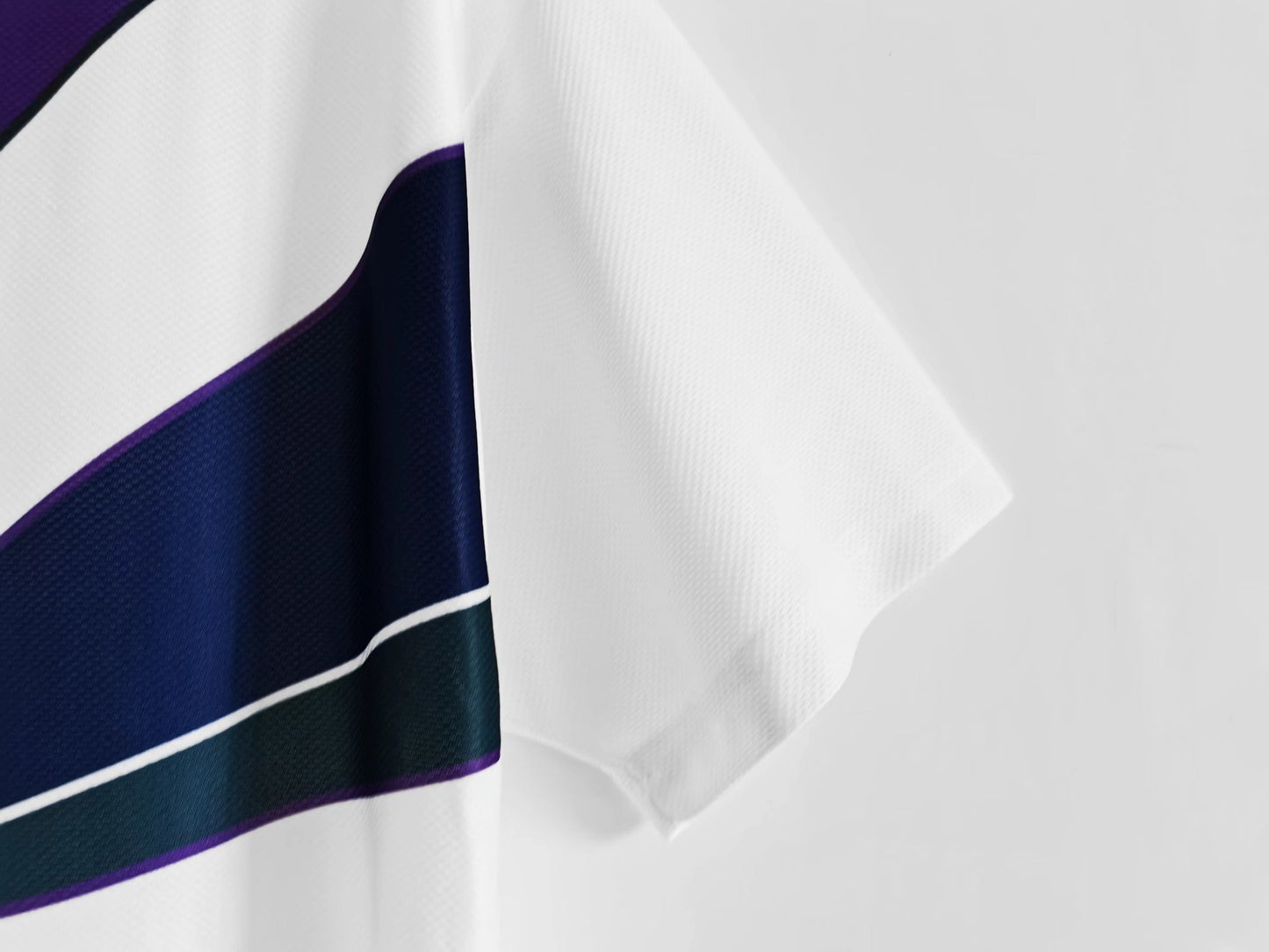 Escocia Umbro — Away blanca 1994-96 | relámpago morado “Saltire” y cuello polo