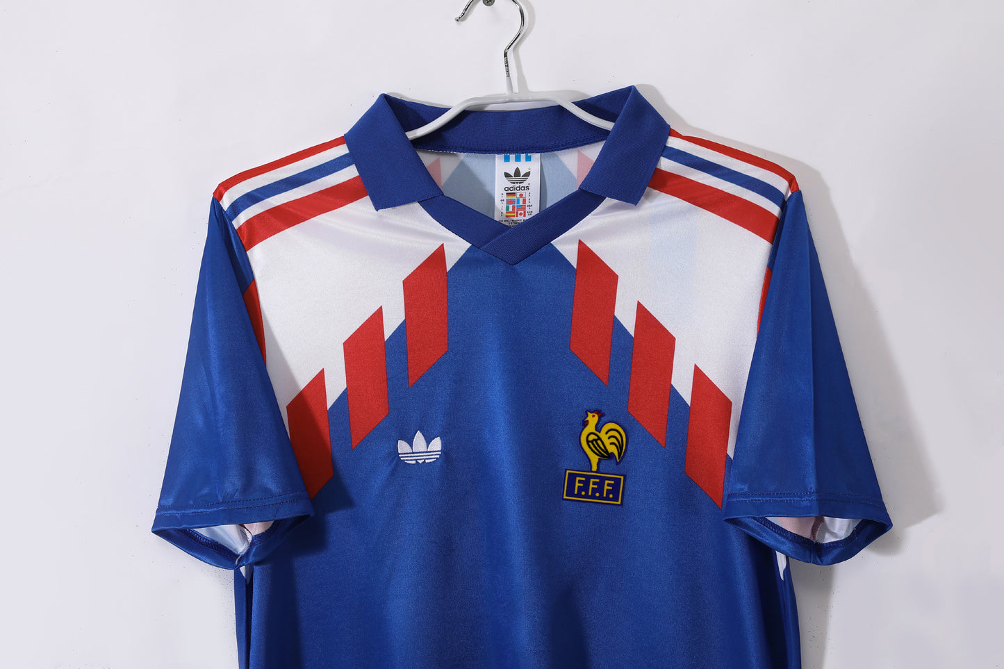 Camiseta Francia adidas Local finales 80s (1988–1990 aprox.) – Azul con chevrons rojos