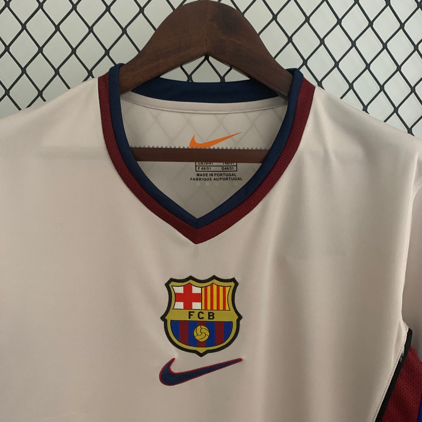 FC Barcelona 2001–02 — Camiseta away Nike blanca/crema (paneles blaugrana)