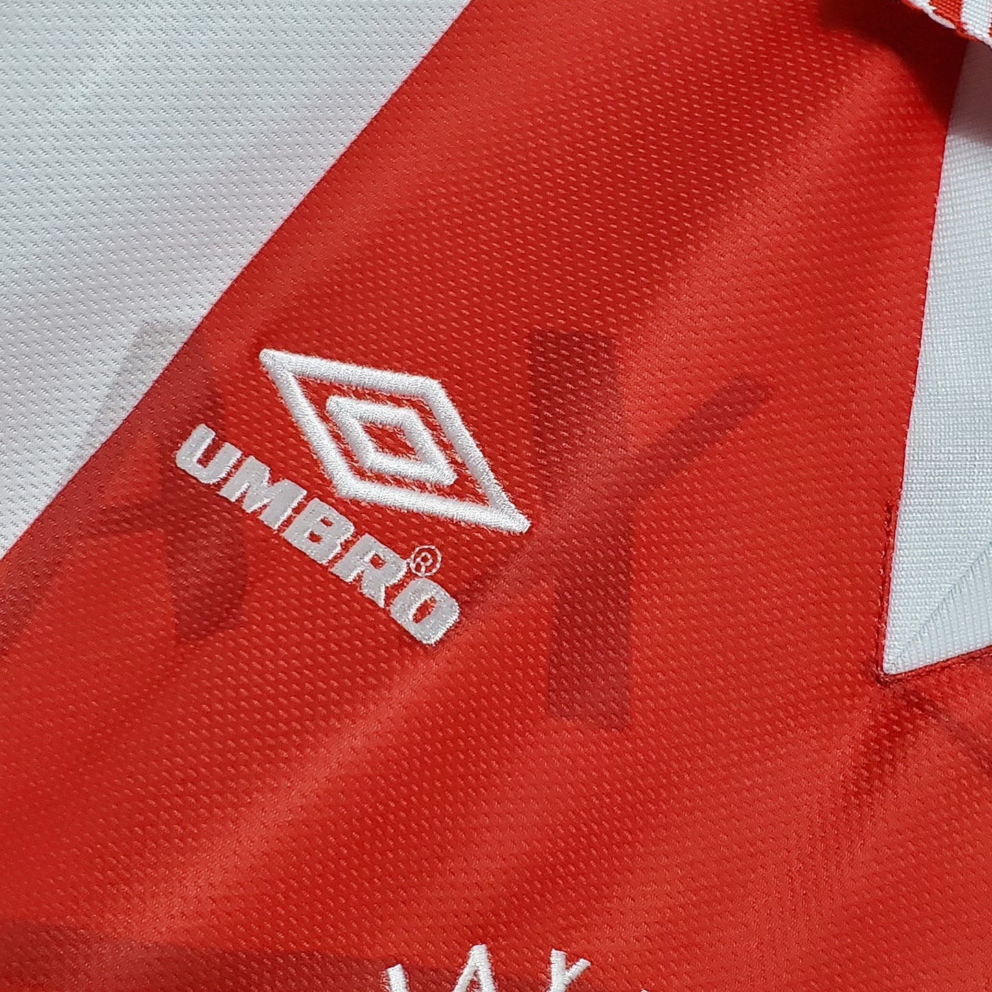 Ajax “ABN-AMRO” 1994–96 — Camiseta home Umbro blanca/roja (cuello polo rayado)