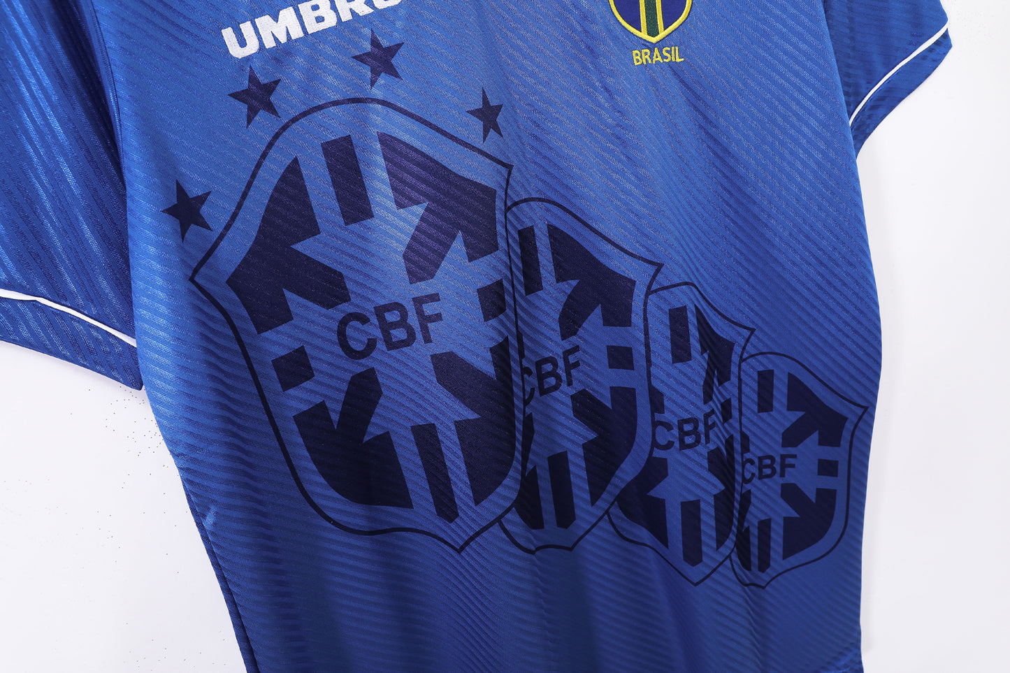 Camiseta Brasil Umbro Visitante 1994–1996 – Azul con grandes escudos CBF (4 estrellas)