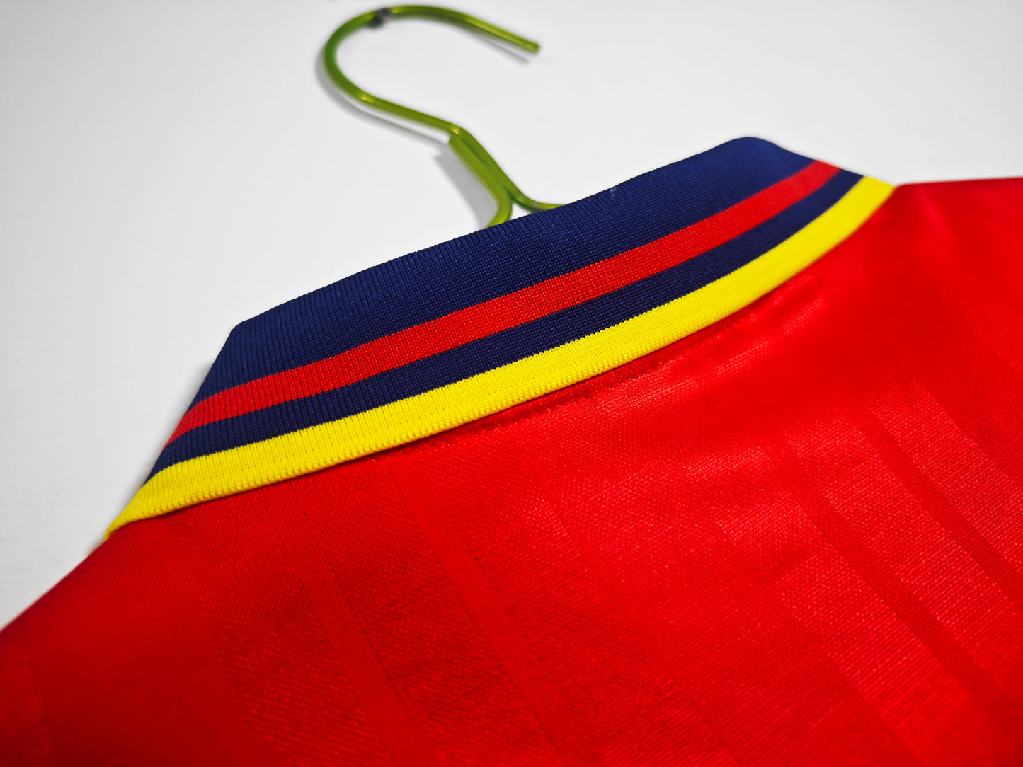 Camiseta España adidas Home 1994–1996 (USA ’94) | Roja con franja de rombos y cuello polo