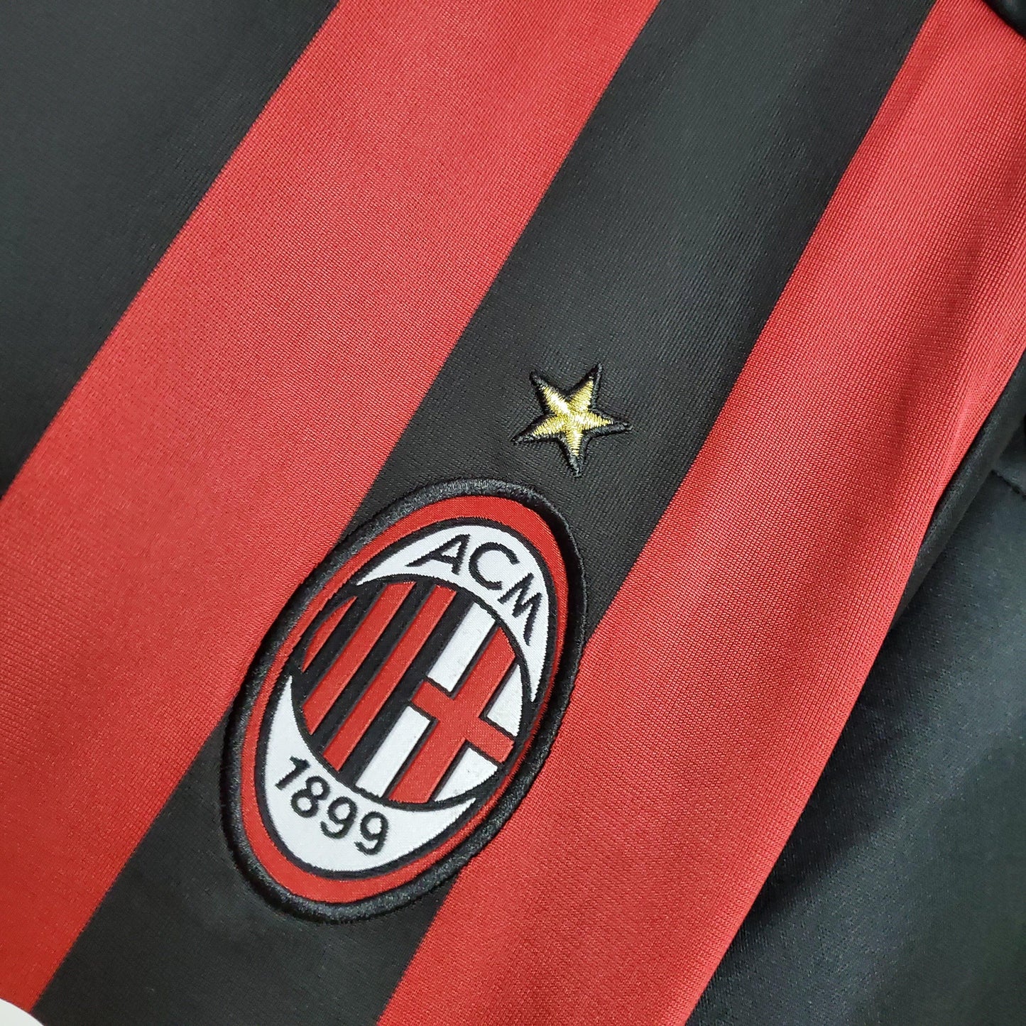 AC Milan “bwin” 2008–09 — Camiseta home Adidas rossonera (cuello blanco)