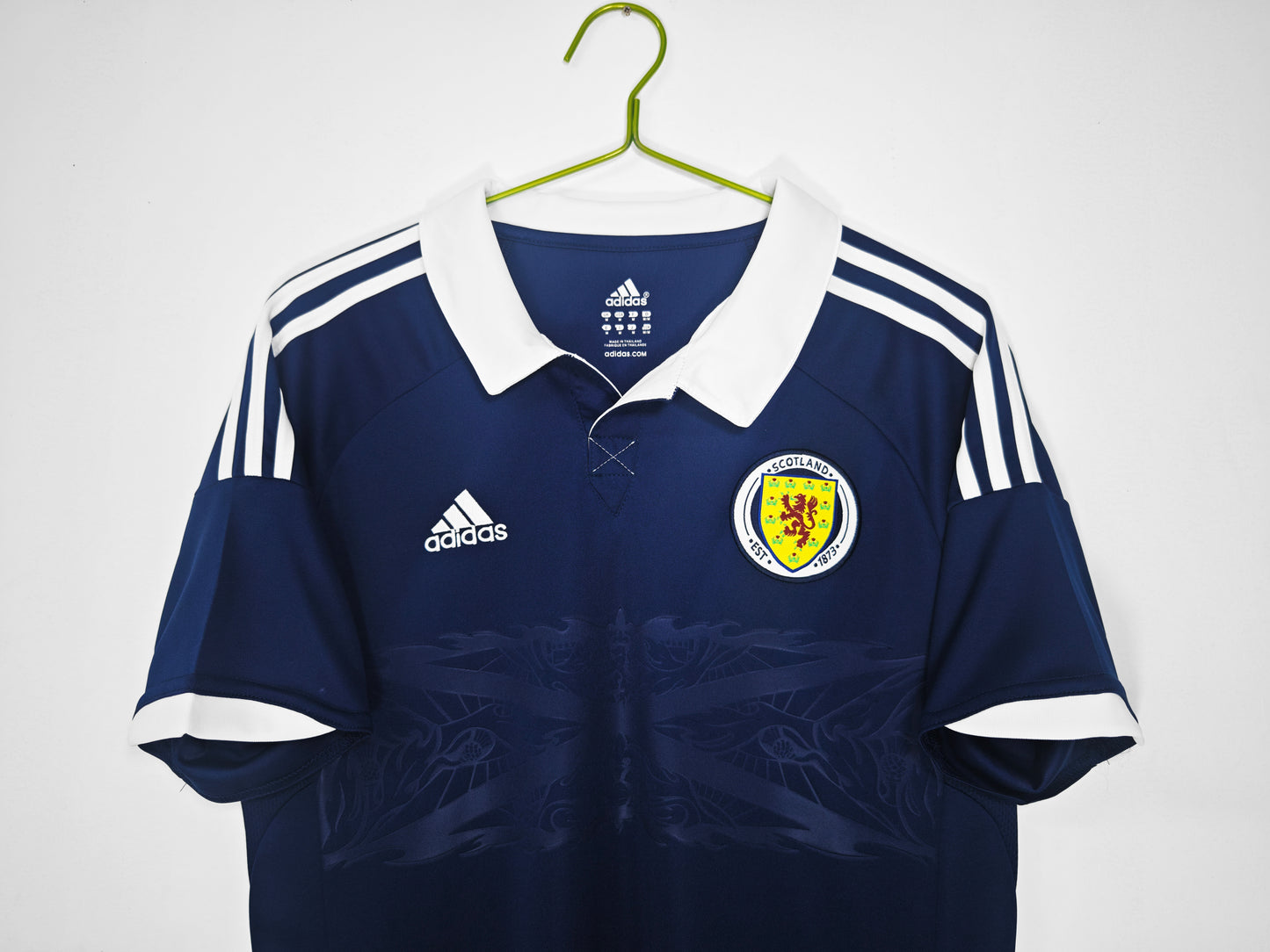 Camiseta Escocia adidas Local 2009–2011 – Azul marino con cuello blanco y “St. Andrew’s Cross” (Climacool)
