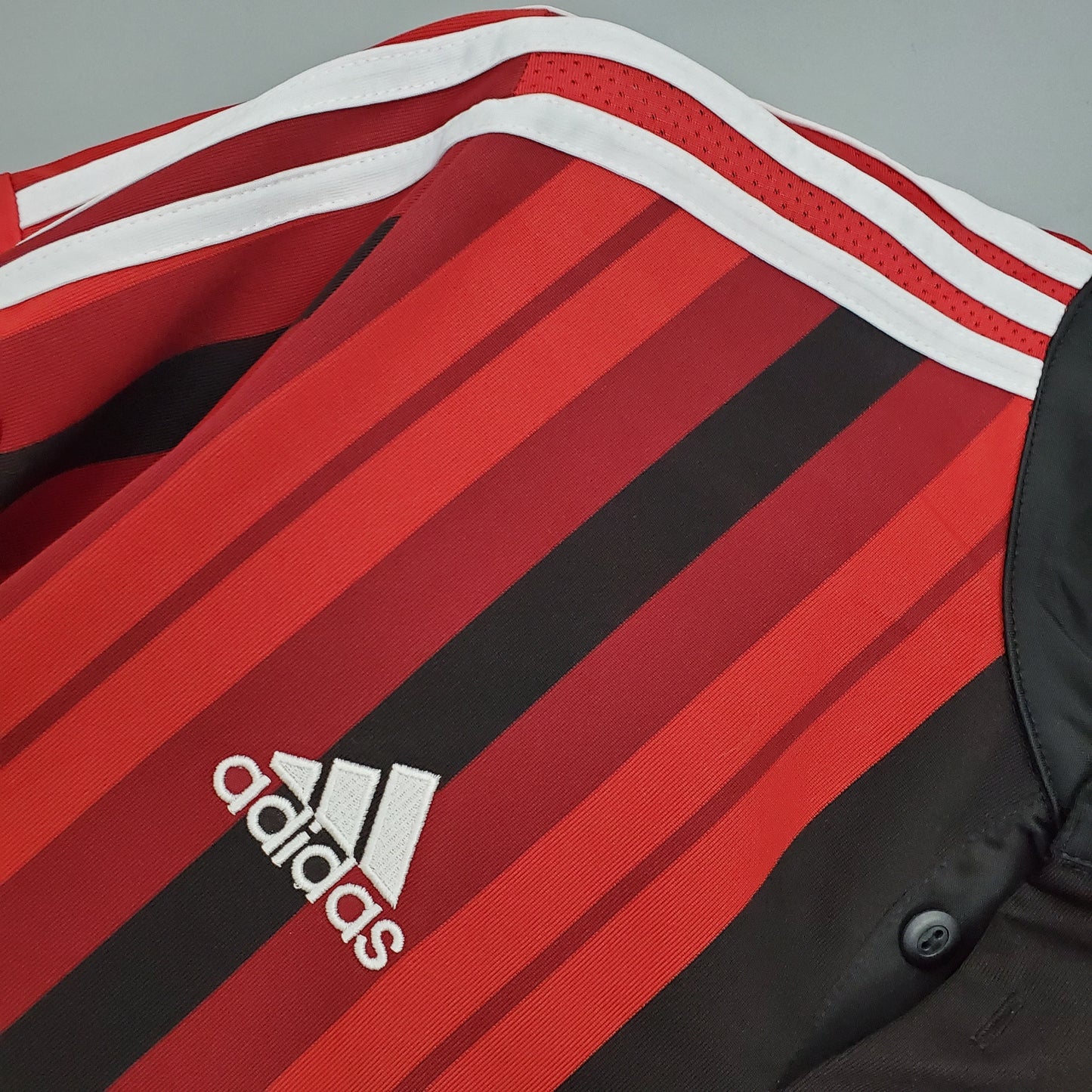 AC Milan Home 2014/15 “Fly Emirates” – adidas (Cruz de Milán)