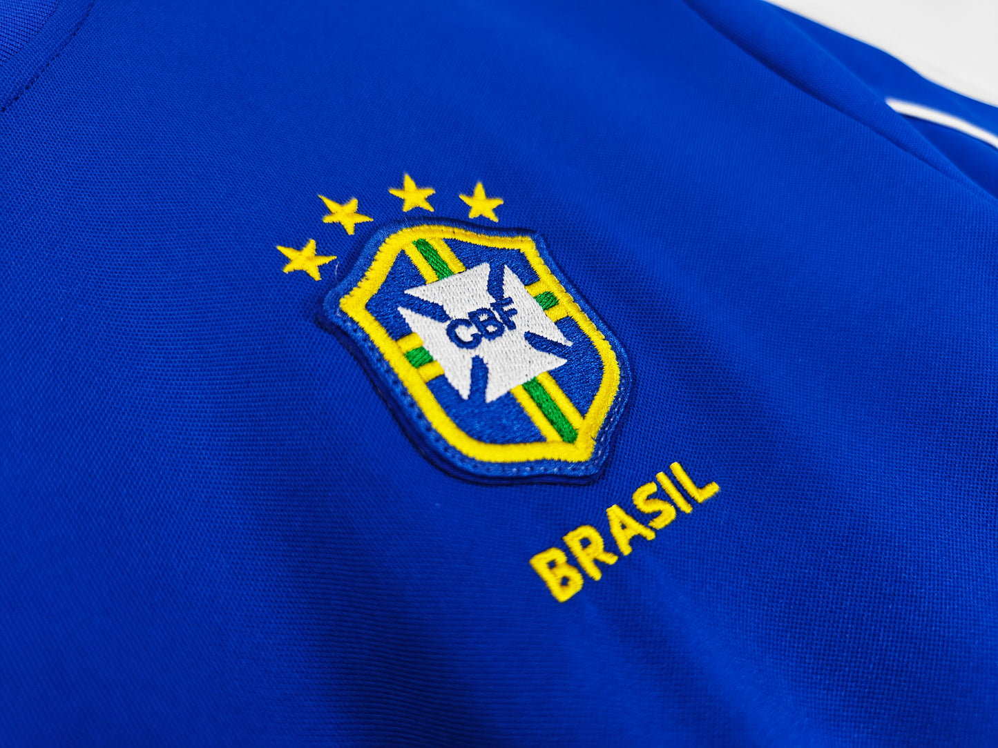 Camiseta Brasil Nike Away 2002–2004 – Azul con hombros blancos (NikeFIT)
