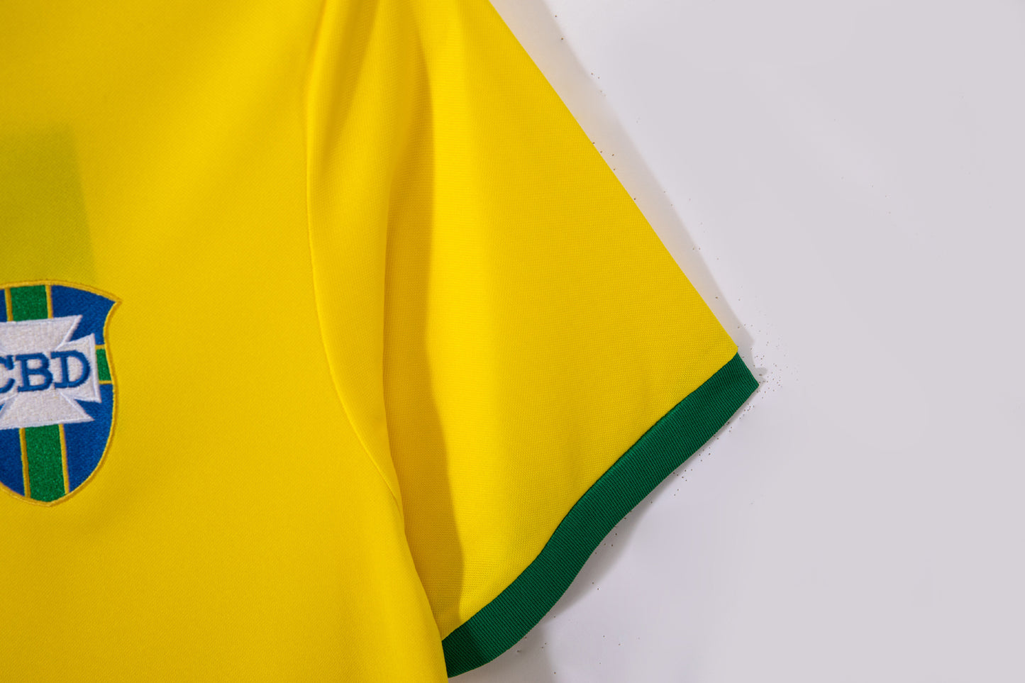 Camiseta Brasil Athleta Retro 1970 – CBD Amarilla/Verde (Cuello redondo)