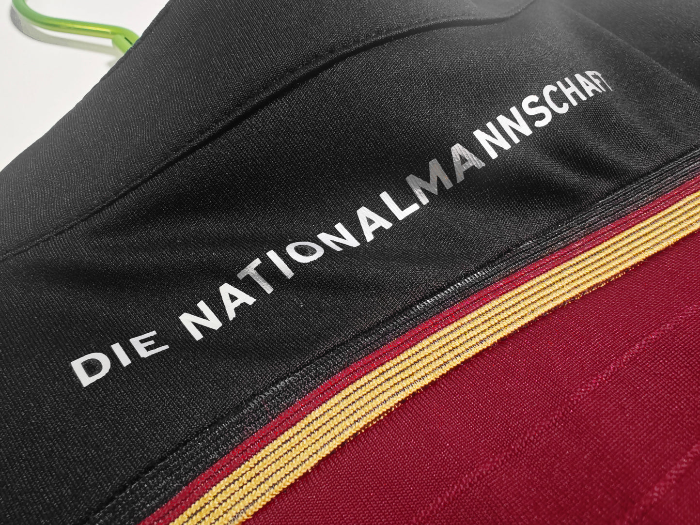 Camiseta Alemania adidas Away 2014/15 (Brasil 2014) – Negra con franjas rojas, cuello henley – Climacool