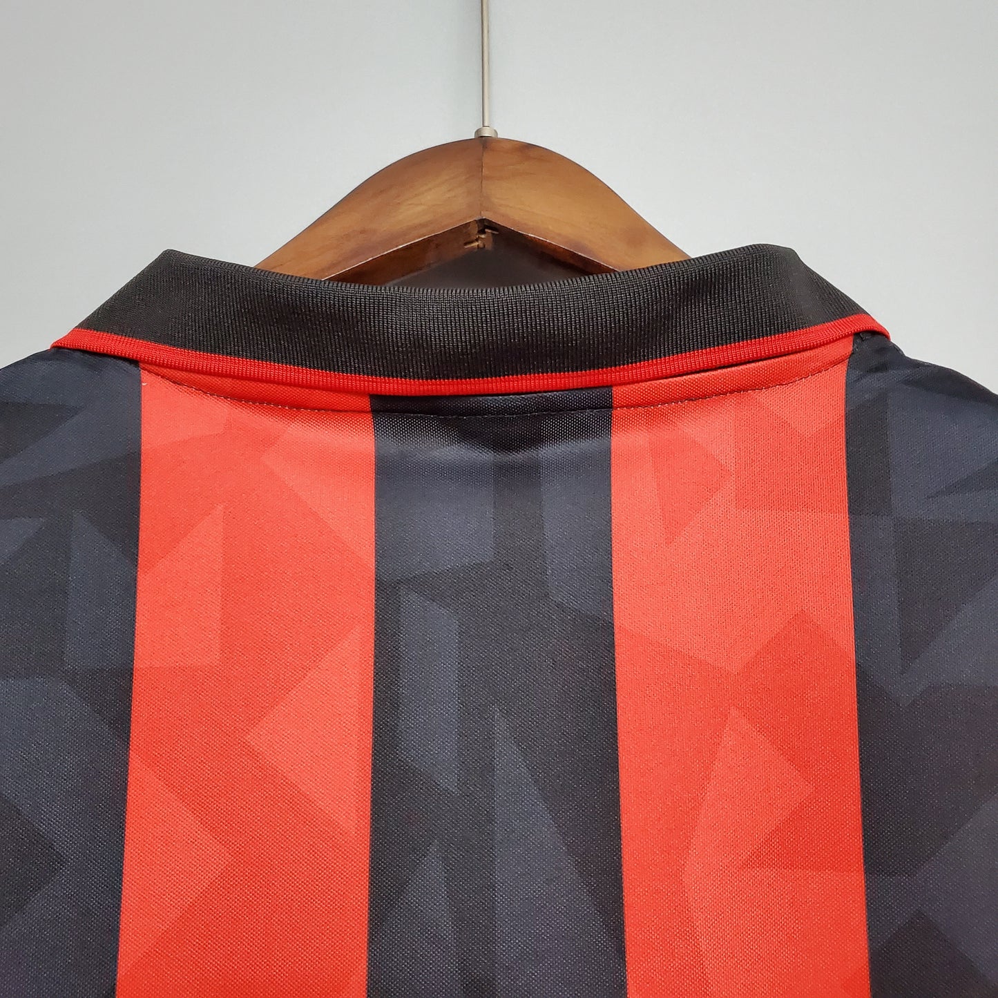 AC Milan “Motta” 1993–94 — Camiseta home Lotto rossonera (parche Scudetto)