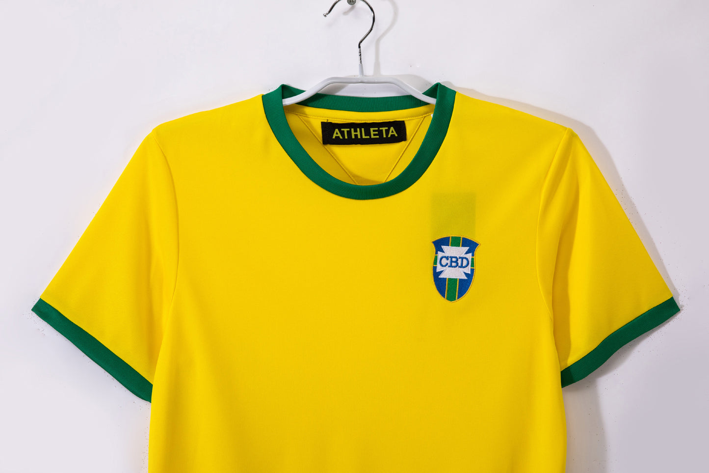 Camiseta Brasil Athleta Retro 1970 – CBD Amarilla/Verde (Cuello redondo)