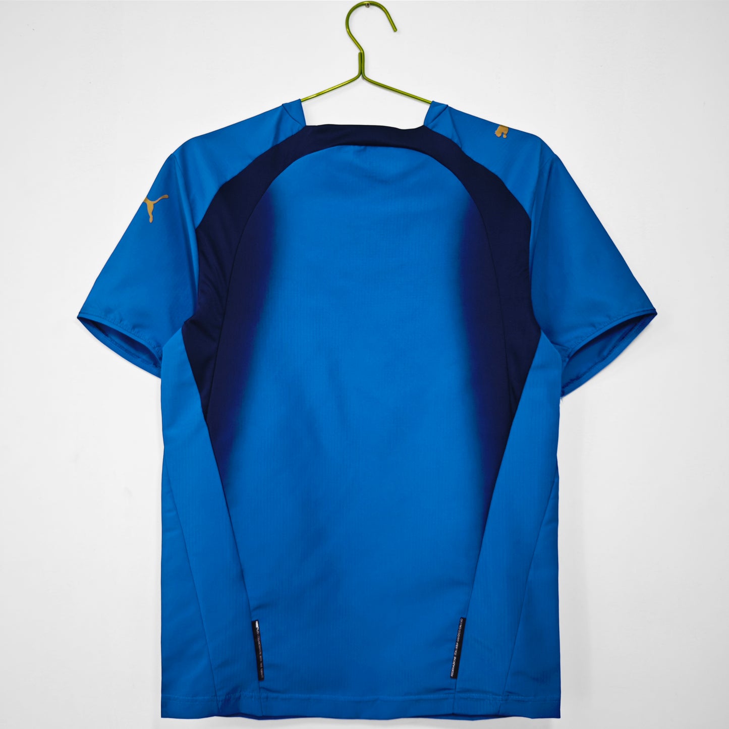 Camiseta Italia Puma Local 2003–2004 (Euro 2004) – Azzurra con logos dorados