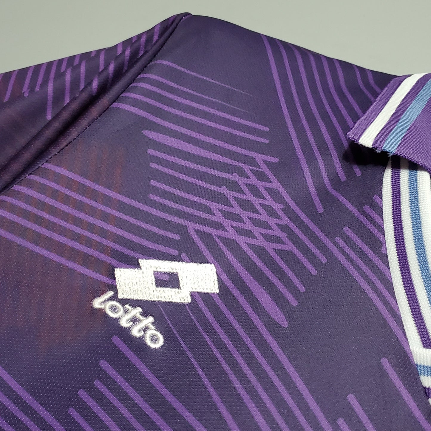 Fiorentina “7UP” 1992–93 — Camiseta home Lotto violeta (gráfico noventero)