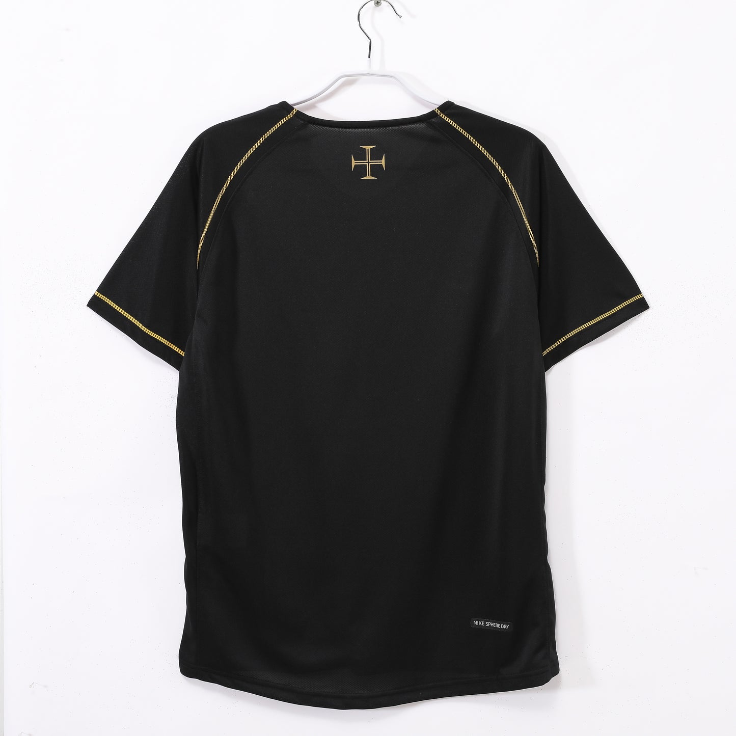 Camiseta Portugal Nike Tercera 2004–2006 – Negra con detalles dorados (Dri-FIT)