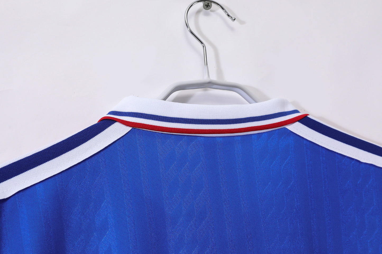 Camiseta Francia adidas Local 1992–1993 – Azul con franja de triángulos tricolor