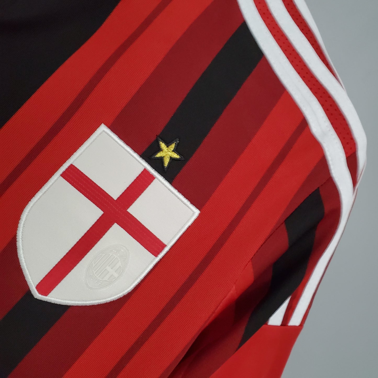 AC Milan Home 2014/15 “Fly Emirates” – adidas (Cruz de Milán)