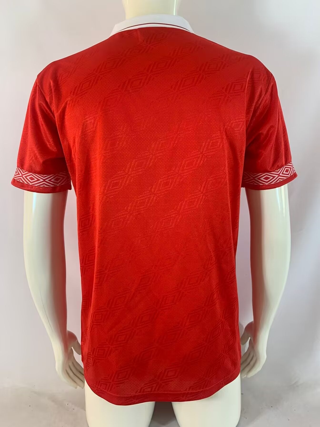 Sevilla FC “Marbella” 1991–92 — Camiseta away Umbro roja (cuello blanco)