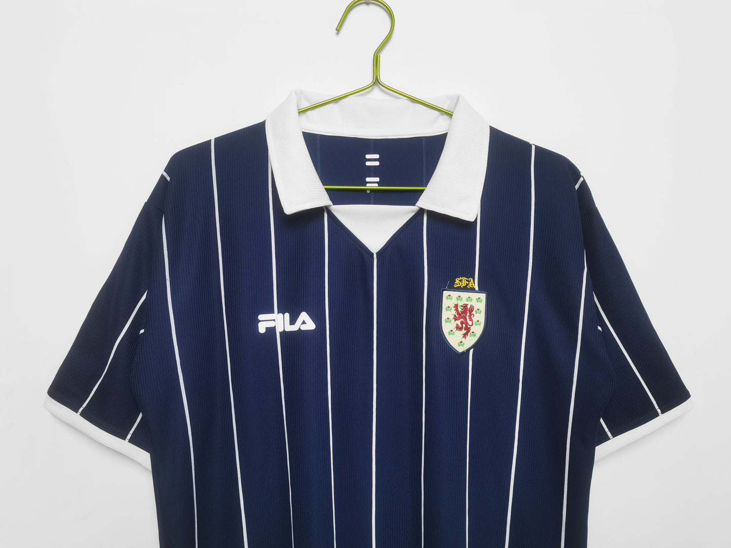 Escocia 2002–04 Fila — Home azul marino pinstripes | Clasificatorias Euro 2004, gol de McFadden a Países Bajos
