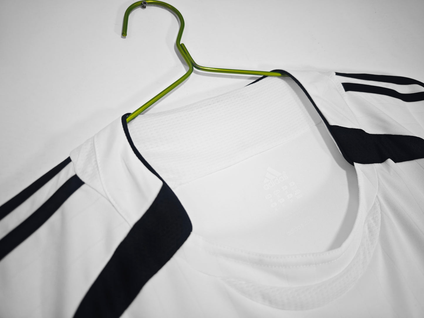 Camiseta Alemania adidas Local 2006/07 (Mundial 2006) – Blanca con detalles negro/rojo/amarillo – Climacool