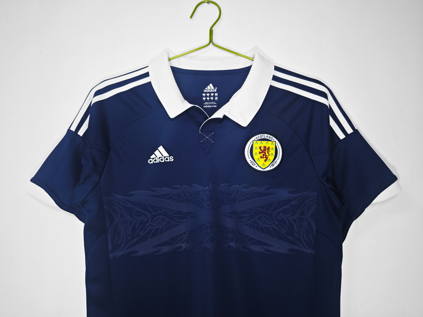 Camiseta Escocia adidas Local 2009–2011 – Azul marino con cuello blanco y “St. Andrew’s Cross” (Climacool)