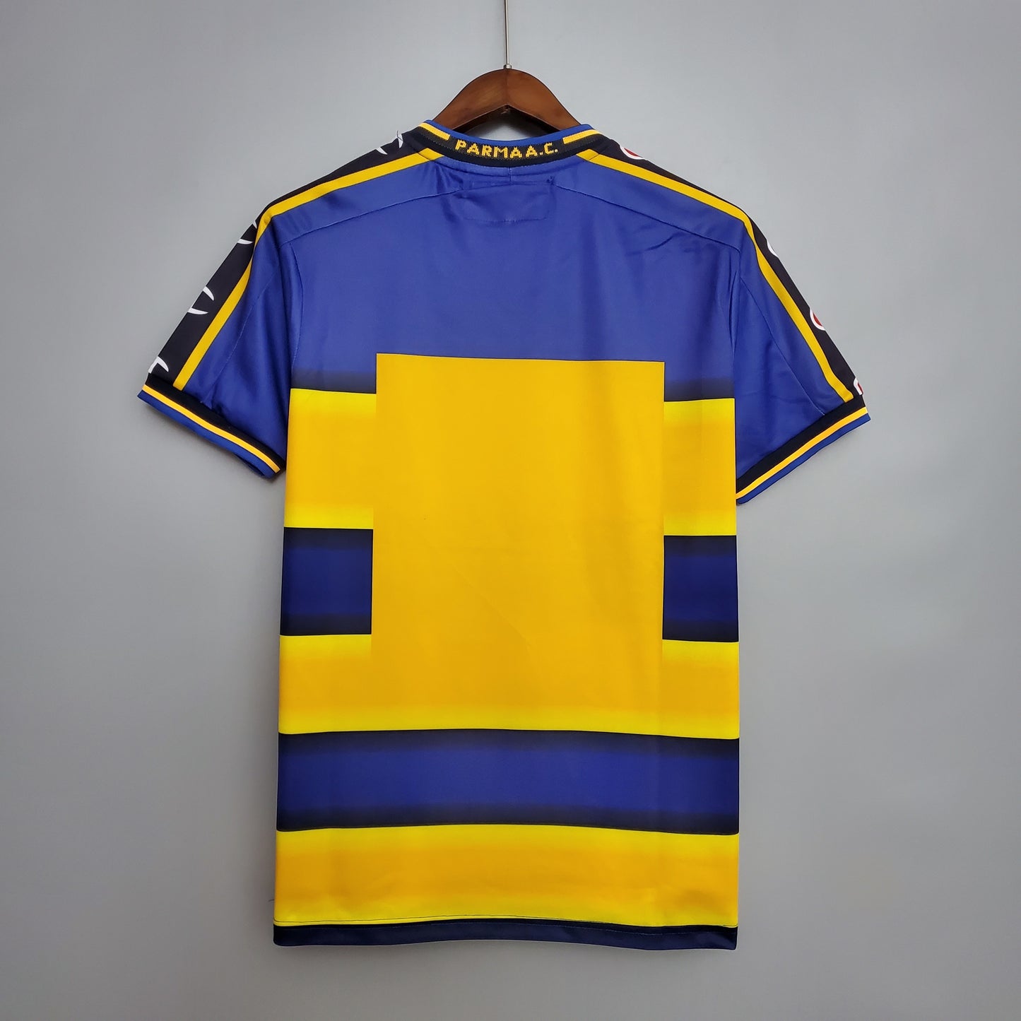 Parma “Joy Parmalat” 2000–01 — Camiseta home Champion amarilla/azul (rayas horizontales)