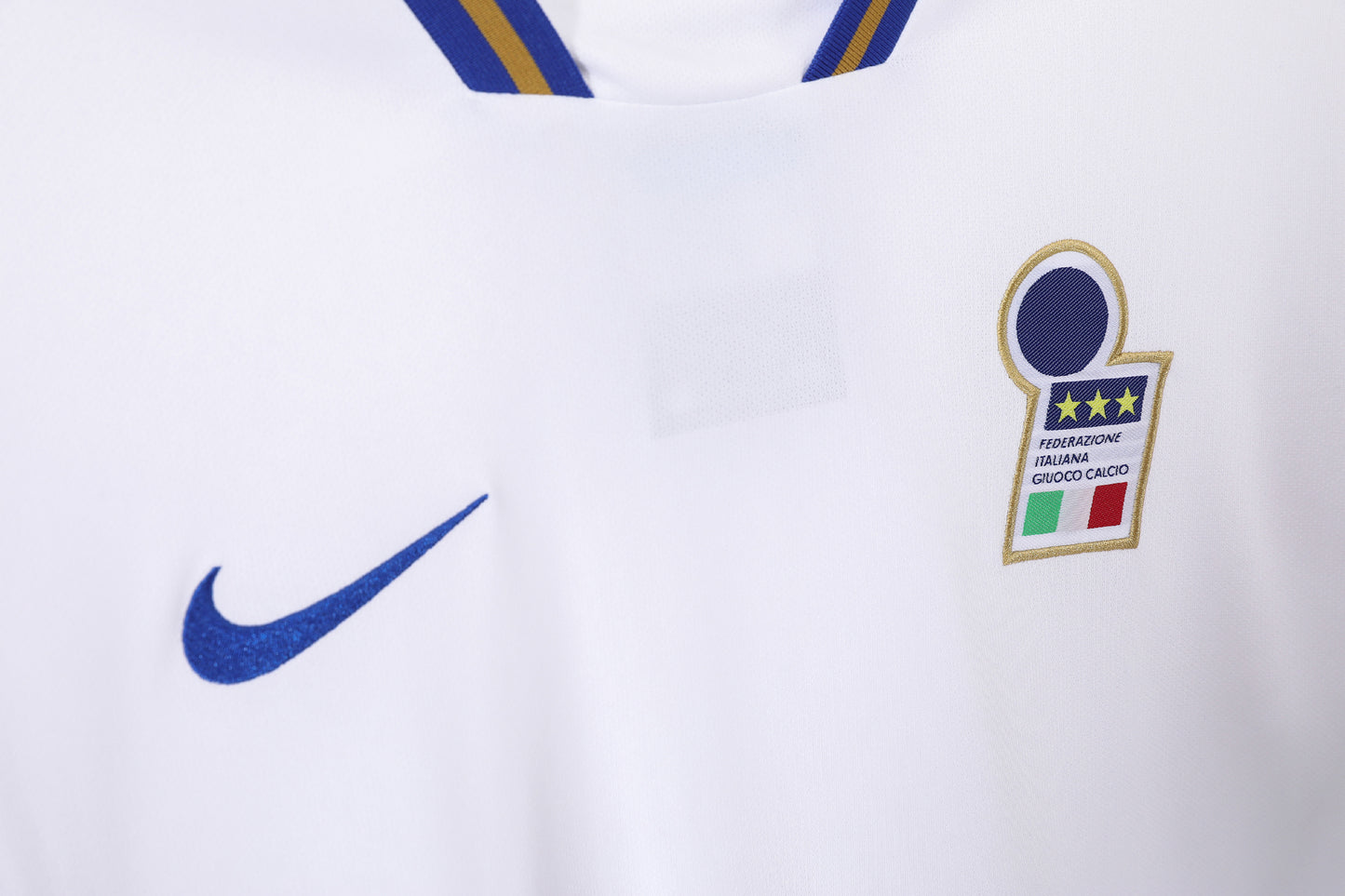 Camiseta Italia Nike Away 1998 – Centenario FIGC (Francia ’98) con parches