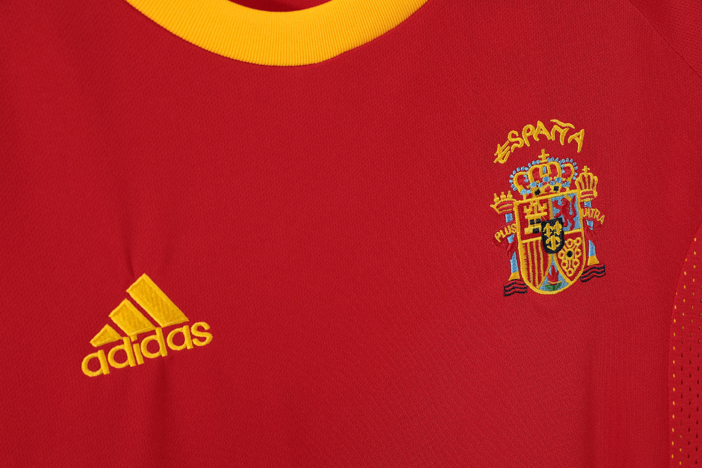 Camiseta España adidas Pre-Match/Entrenamiento 2008–2009 – Roja con 3 bandas negras (Climacool)