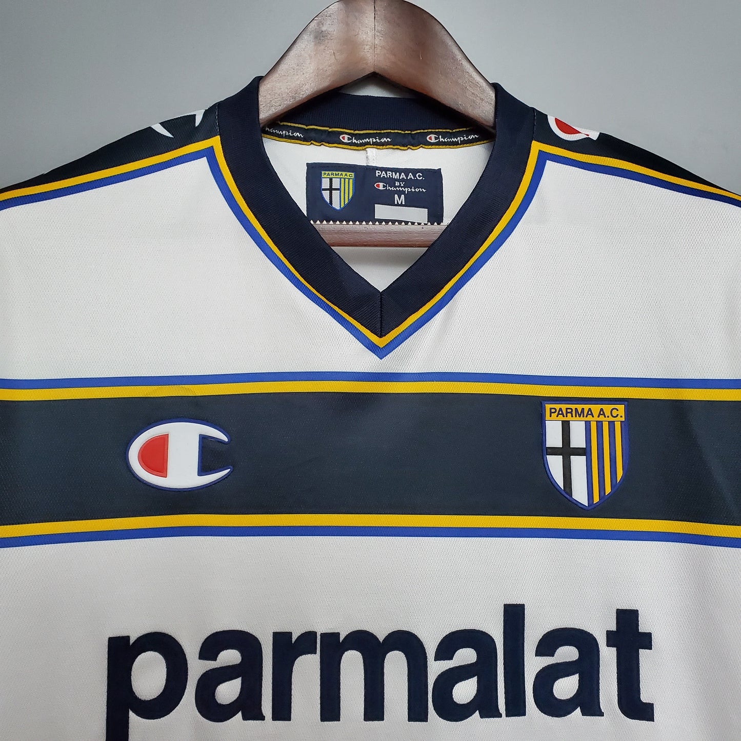 Parma “Parmalat” 1999–2001 — Camiseta away Champion blanca (franja azul)