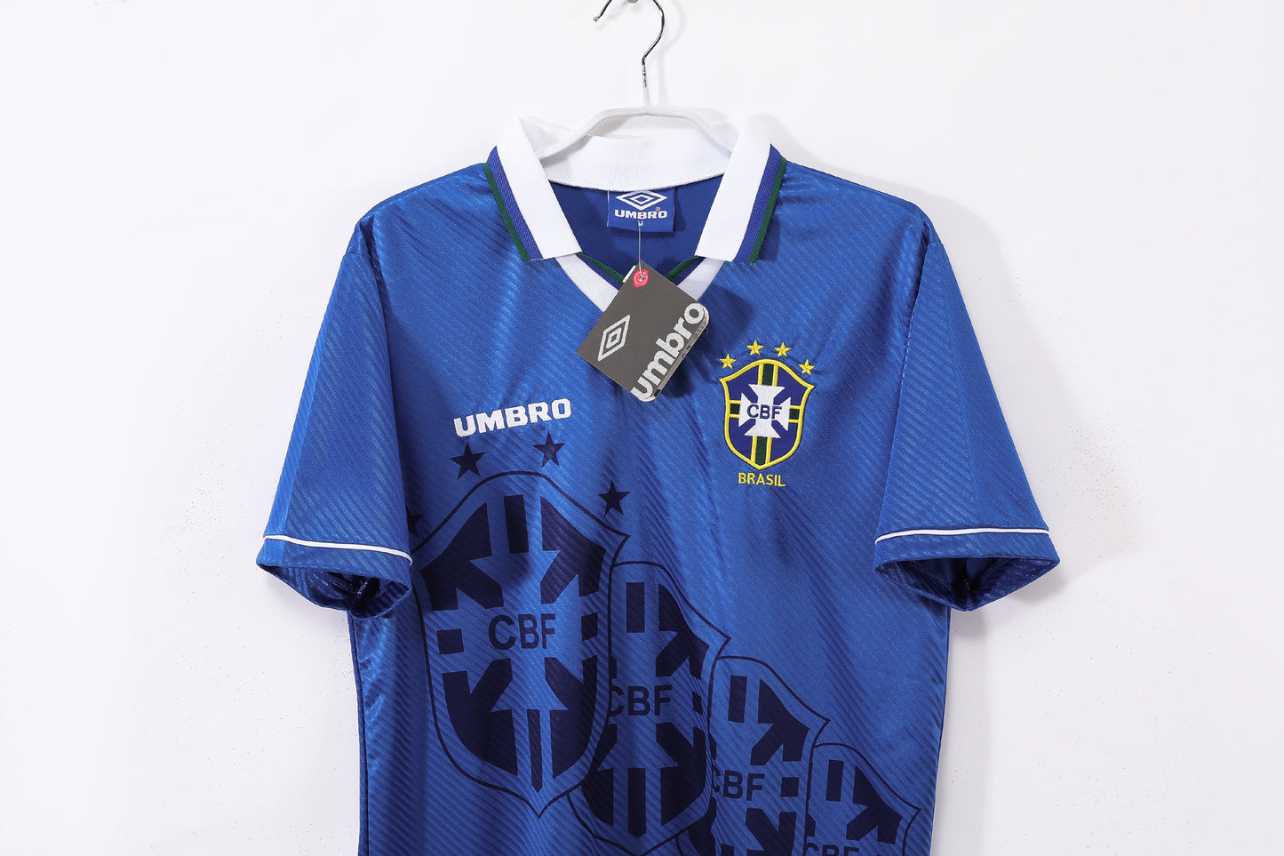 Camiseta Brasil Umbro Visitante 1994–1996 – Azul con grandes escudos CBF (4 estrellas)