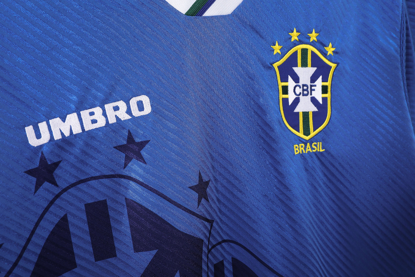 Camiseta Brasil Umbro Visitante 1994–1996 – Azul con grandes escudos CBF (4 estrellas)