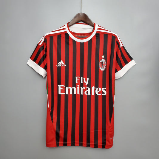 AC Milan “Fly Emirates” 2012–13 — Camiseta home Adidas rossonera (cuello blanco)