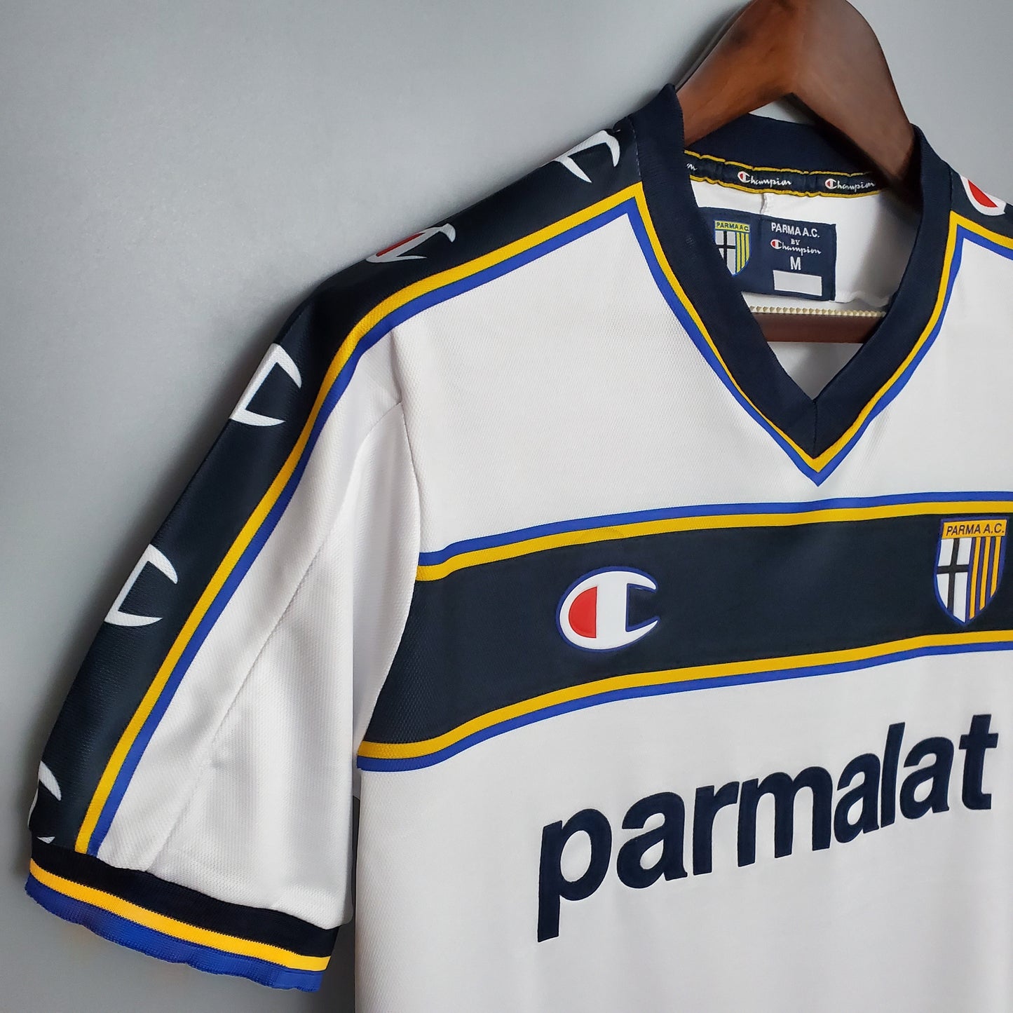 Parma “Parmalat” 1999–2001 — Camiseta away Champion blanca (franja azul)