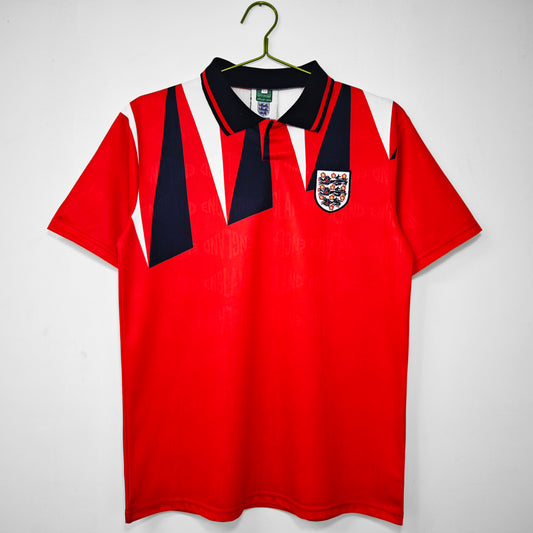 Camiseta Inglaterra Score Draw Retro – Away 1990–1992 | Roja con picos marino/blanco y cuello polo